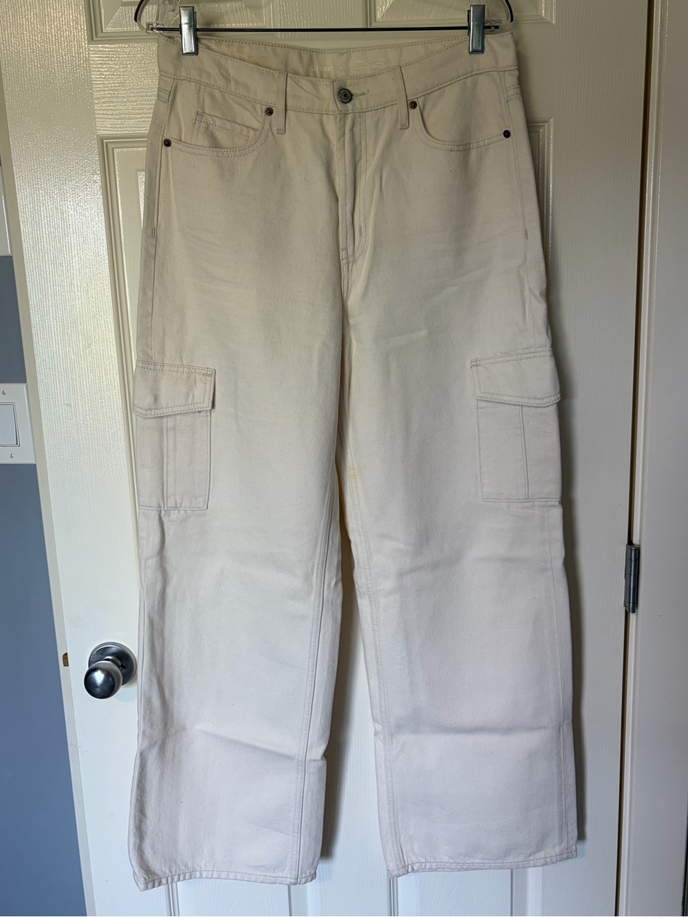 Old navy sky high wide leg cargo jeans - size 8